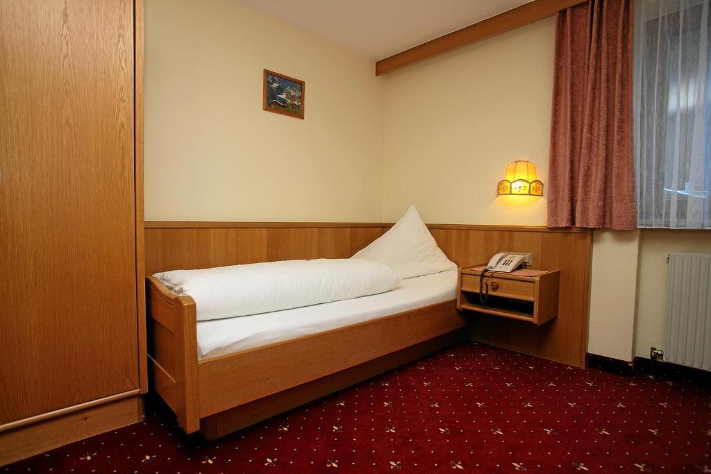 Wiese Hotel Sankt Leonhard im Pitztal