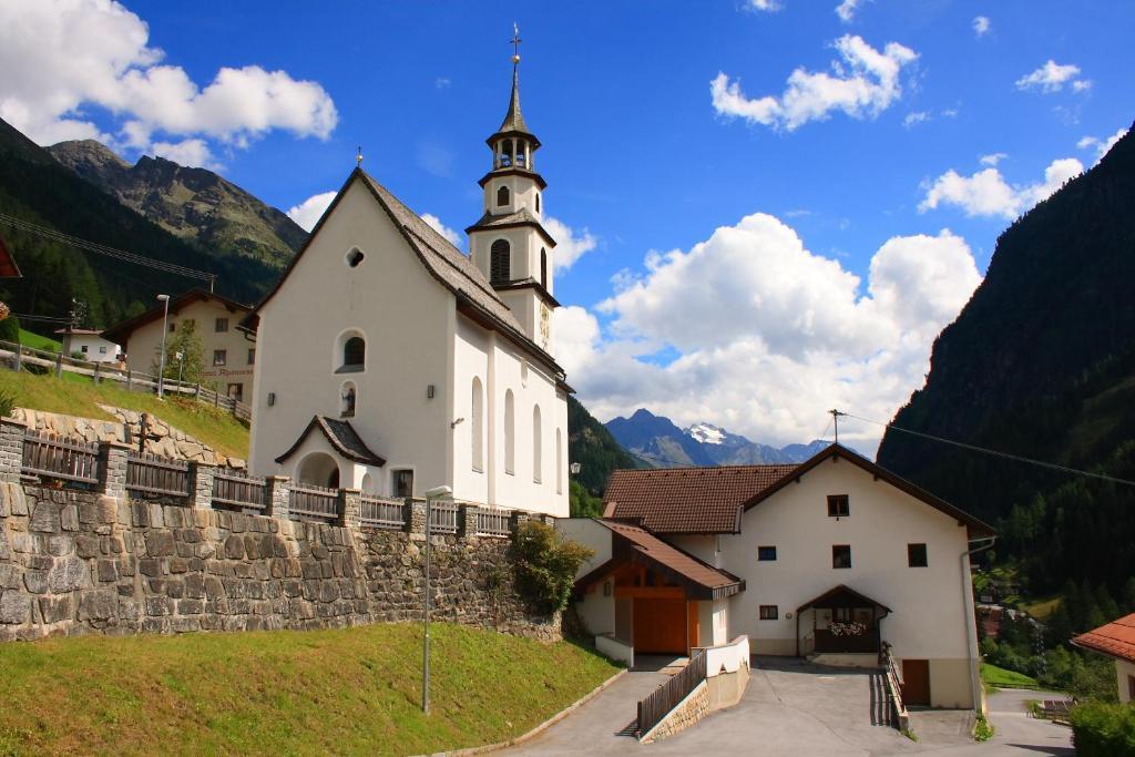 Wiese Sankt Leonhard im Pitztal
