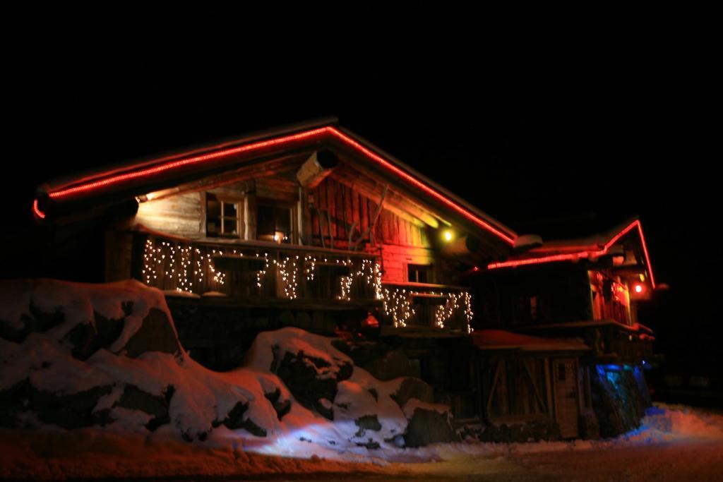 Wiese Hotel St. Leonhard im Pitztal